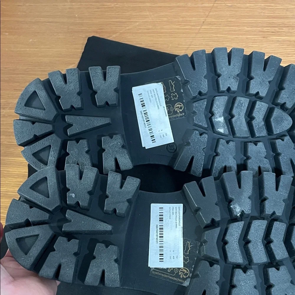 Medallion Loafers - Picture 6 of 7